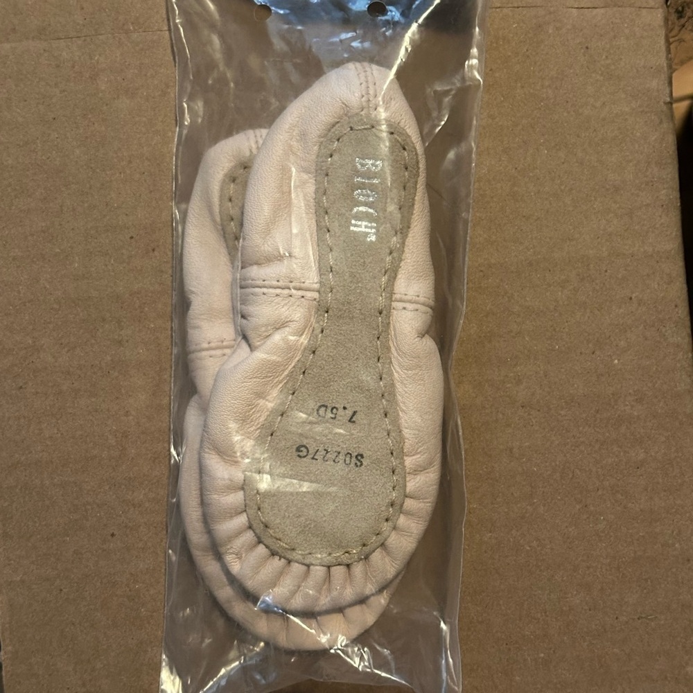 Cream Leather Flats with Elastic Strap and Rounded Toe - Picture 6 of 6